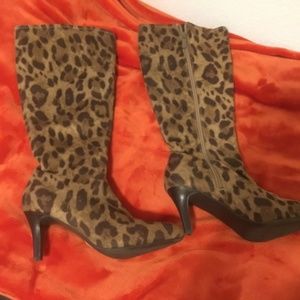 Leopard print soft boots